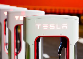 Toyota to adopt Tesla’s electric charging standard