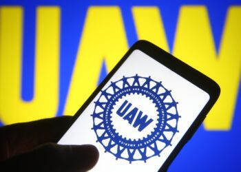 Auto workers ratify UAW-GM deal