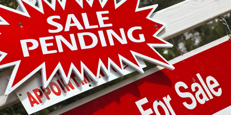 US pending home sales fall to two decade low in October