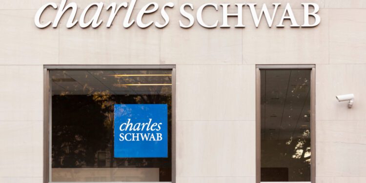 Charles Schwab lays off 2,000 staffers