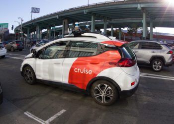CEO of GM’s robotaxi service Cruise resigns