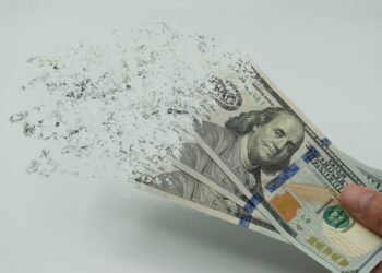 Americans’ retail spending falls for first time in seven months