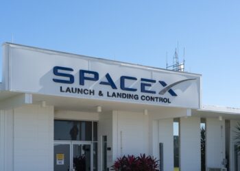 Amazon taps SpaceX for satellite launch 