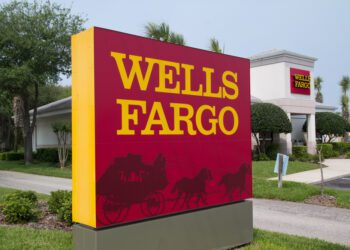 Wells Fargo cautions on high fourth quarter severance fees