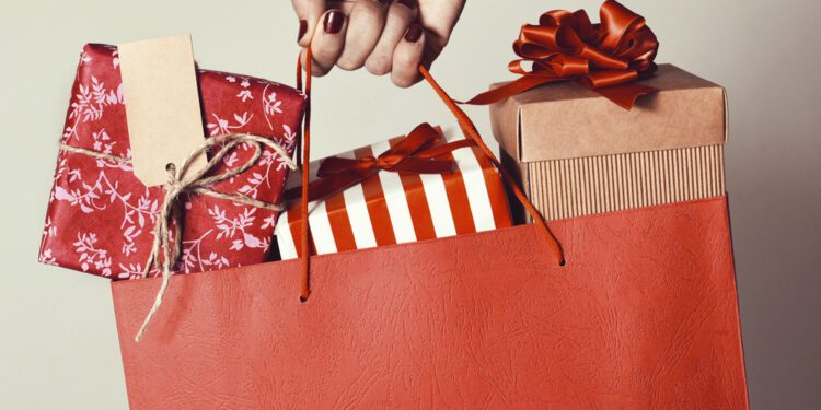 US consumers loosen wallets for holiday spending season - CEO North America Google to pay out $630 million in app store settlement