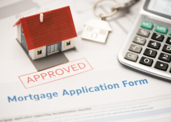 Mortgage applications, interest rates increase