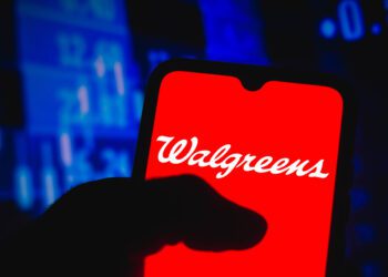 US consumers spend $222 billion during holiday season