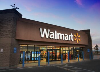 Walmart offers stock, higher salaries to retain managers - CEO North America Walmart offers stock, higher salaries to retain managers