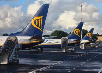 New US job openings hit two-year low in November