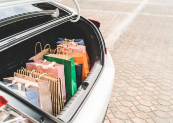 US consumers spend $222 billion during holiday season