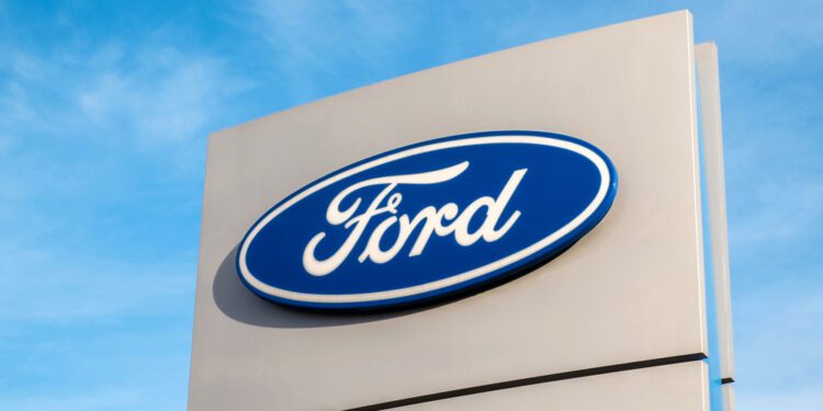 US consumers spend $222 billion during holiday season