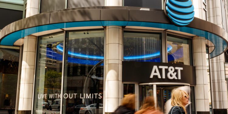 AT&T gives $5 credit to customers affected by outage - CEO North America AT&T gives $5 credit to customers affected by outage