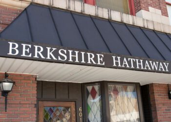 Berkshire Hathaway posts $8.5 billion profits