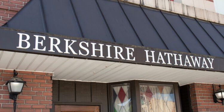Berkshire Hathaway posts $8.5 billion profits
