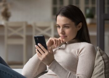 Apps aim to bring minute-long soap operas to U.S.