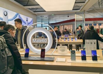 Huawei cuts smartphone capacity to focus on AI chips