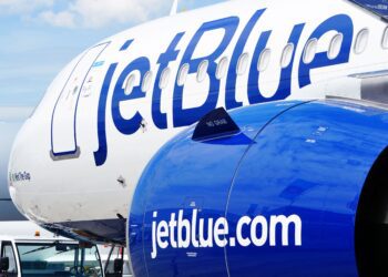 JetBlue shares jump 15% after Icahn reports stake