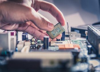 Government awards $1.5 billion to computer chip company