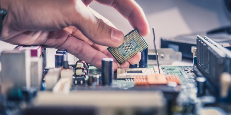 Government awards $1.5 billion to computer chip company