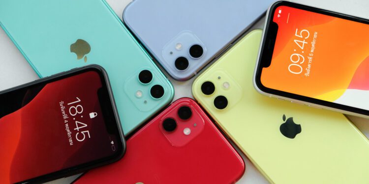 U.S. sues Apple over alleged smartphone monopoly - CEO North America U.S. sues Apple over alleged smartphone monopoly