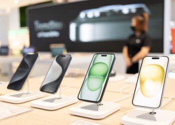 Report: Smartphone market will rebound this year