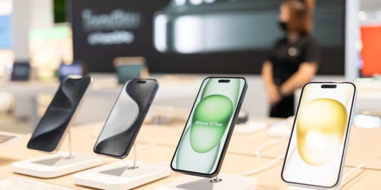 Report: Smartphone market will rebound this year - CEO North America Report: Smartphone market will rebound this year