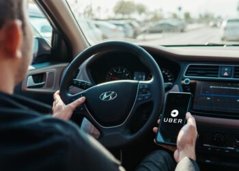 Uber tops revenue expectations, but reports net loss