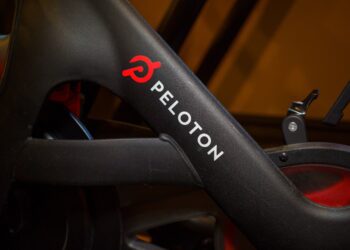 Peloton CEO steps down amid 15% staff reduction