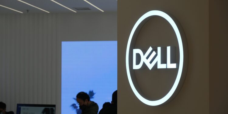 Dell shares slump as heavy AI investments expected to dent margin