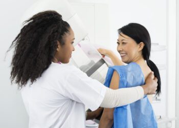 Breast cancer screenings should start at 40, task force says