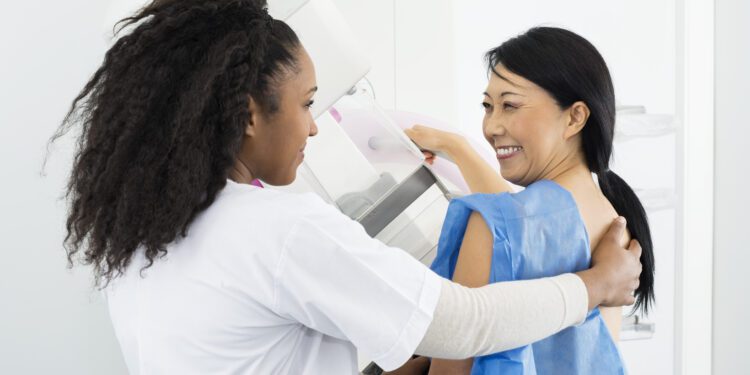 Breast cancer screenings should start at 40, task force says