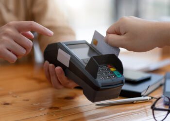 Judge rejects Visa, Mastercard swipe fee settlement