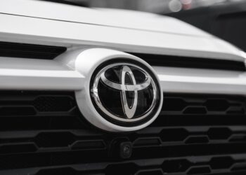 Toyota, Mazda shares plummet after false data discovery