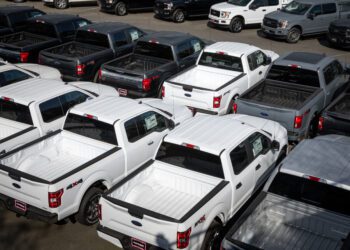 Ford shifts focus from EVs to gasoline-powered trucks at Canadian plant