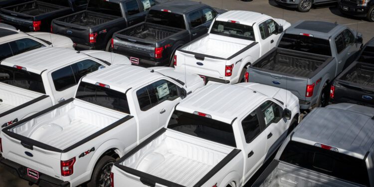 Ford shifts focus from EVs to gasoline-powered trucks at Canadian plant