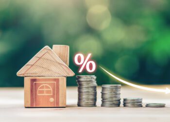 Mortgage rates drop boosts refinancing, but homebuyers remain cautious