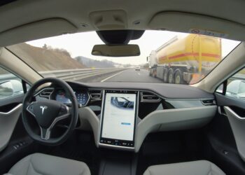 Tesla shift to AI-driven future, but experts remain wary