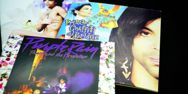 Transcendence: Prince and the Era-Defining Vox HDC-77 Guitar