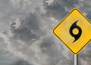 Storm Debby makes landfall in Florida, causing severe flooding and fatalities