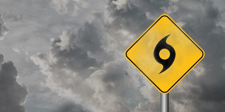 Storm Debby makes landfall in Florida, causing severe flooding and fatalities