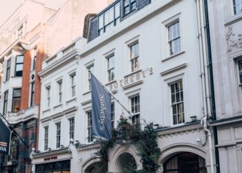 Jorge Lewinski: A Portrait of the British Art Scene, 1960s-1990s