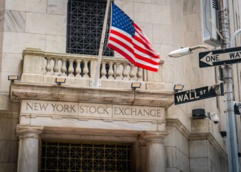 Dow futures drop 300 points as record sell-offs continue - CEO North America US stock exchanges end week up