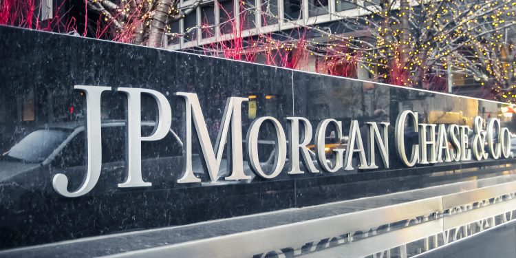 JP Morgan begins lawsuits against customers - CEO North America JP Morgan begins lawsuits against customers