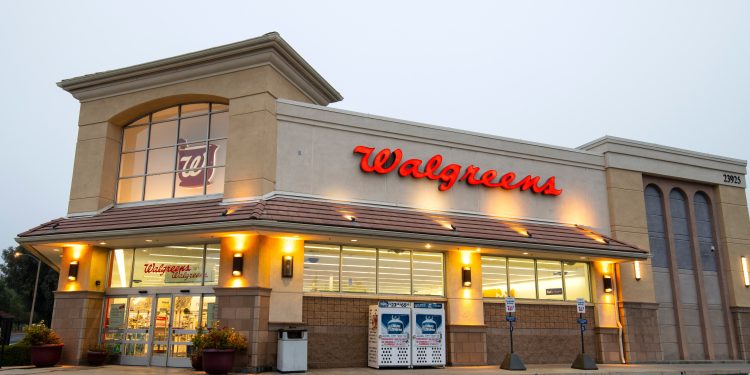 Walgreens to close 1,200 stores - CEO North America Walgreens to close 1,200 stores