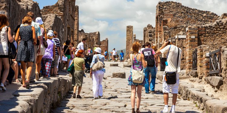 Pompeii Will Soon Limit the Number of Visitors to its Archaeological Park - CEO North America Pompeii Will Soon Limit the Number of Visitors to its Archaeological Park