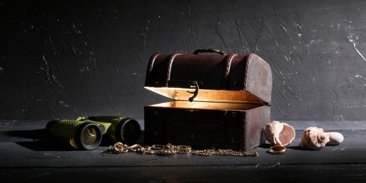 Crypto Investor Buries 5 Treasure Chests Filled With Rare Artifacts Across the U.S.