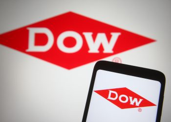 Dow to sell 40% stake to Macquarie Asset Management