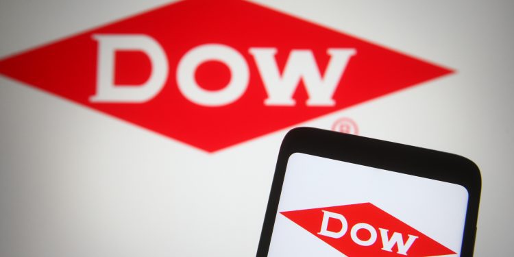 Dow to sell 40% stake to Macquarie Asset Management