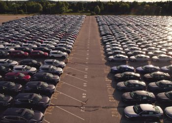 Canadian auto production falls to lowest in decades