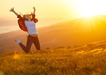 To be successful in 2025, a therapist says do these 5 things: It works ‘any time of year’